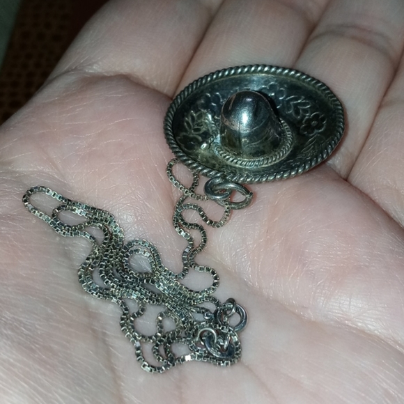 Castelan 925 Mexico Sombrero Hat Pendant & Chain - Picture 13 of 14